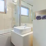 Laura Apartment *